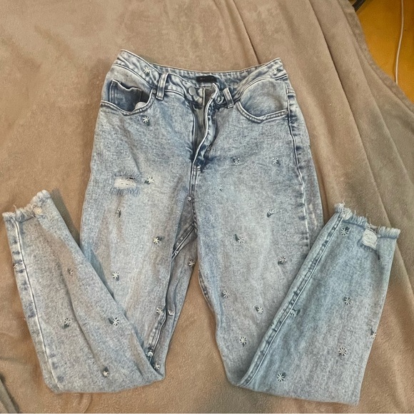 Distressed High Rise Flower Jeans - Picture 1 of 3